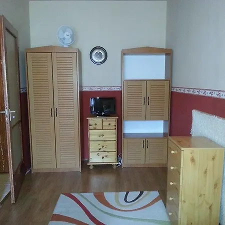 Dina Apartman Gazde/Camere de închiriat *