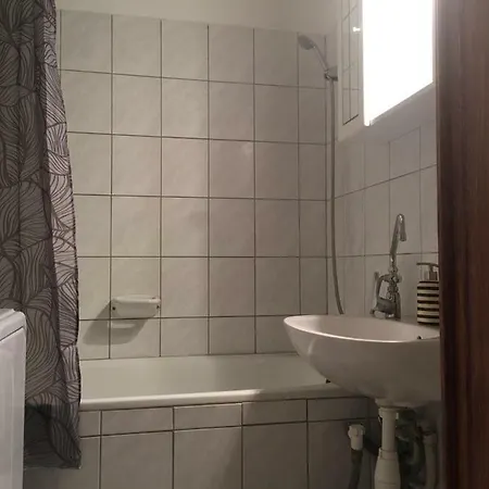 Dina Apartman Gazde/Camere de închiriat